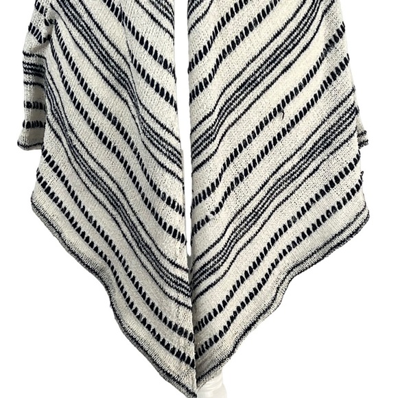 BOUTIQUE STYLE PULL OVER HALTER VEST - Picture 3 of 11